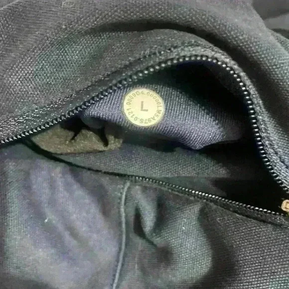 Lululemon Bowline Pant *Utilitech 30"
True Navy Mens Large Drawstring Pockets - Picture 6 of 8